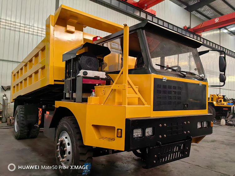 礦用運(yùn)輸車.jpg 礦用運(yùn)輸車.jpg